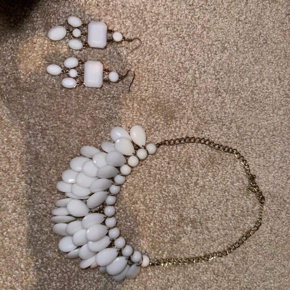 Large Jewelry Set - Picture 5 of 11